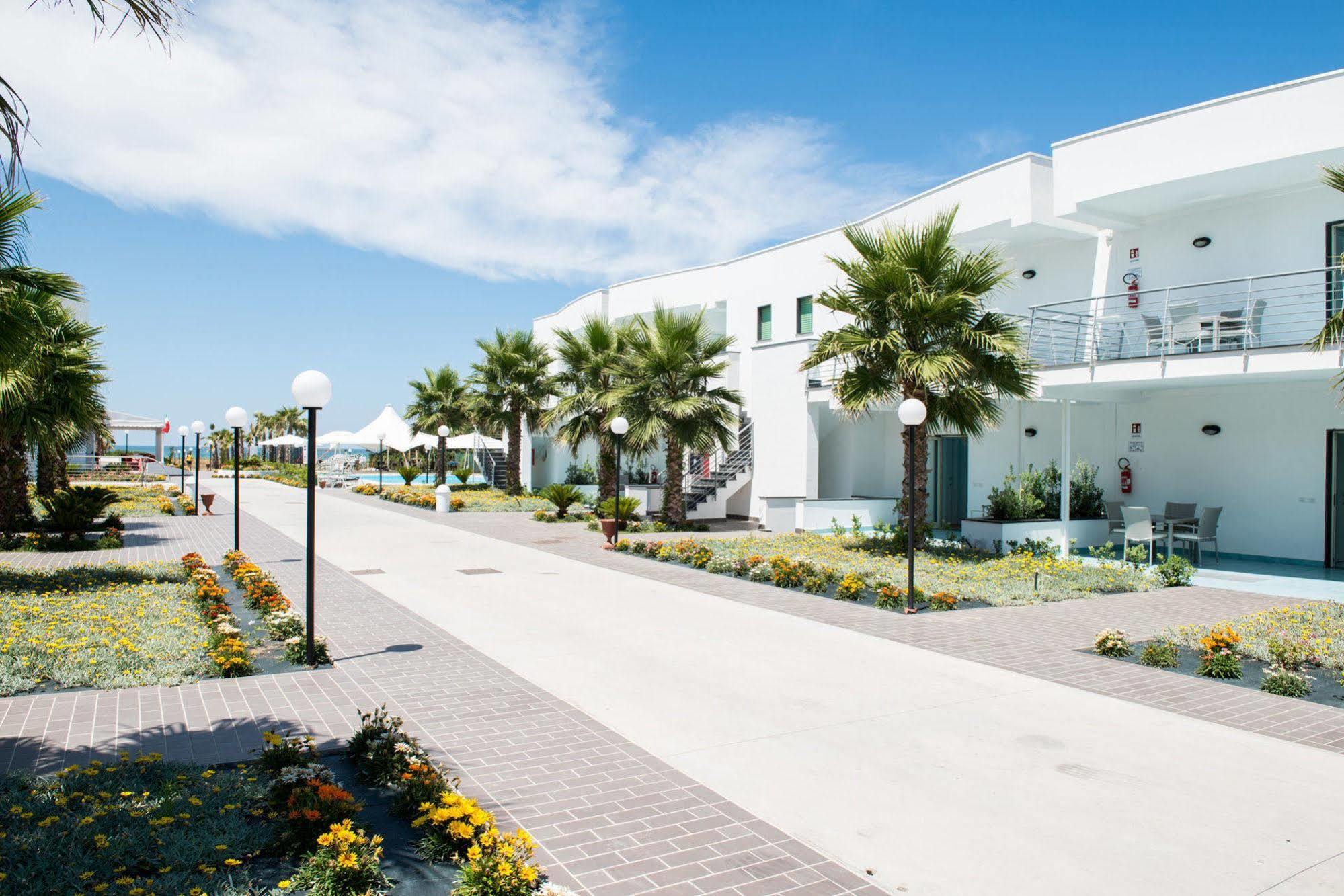 Medea Beach Resort Capaccio Exterior photo