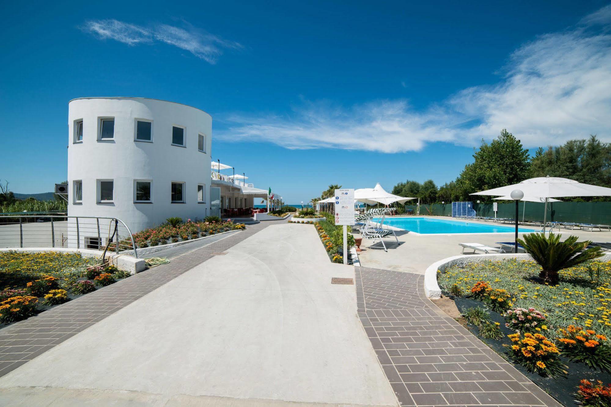 Medea Beach Resort Capaccio Exterior photo